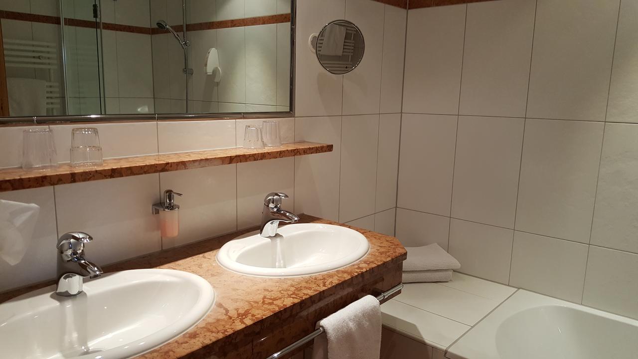 Hotel Mozart Landeck Esterno foto