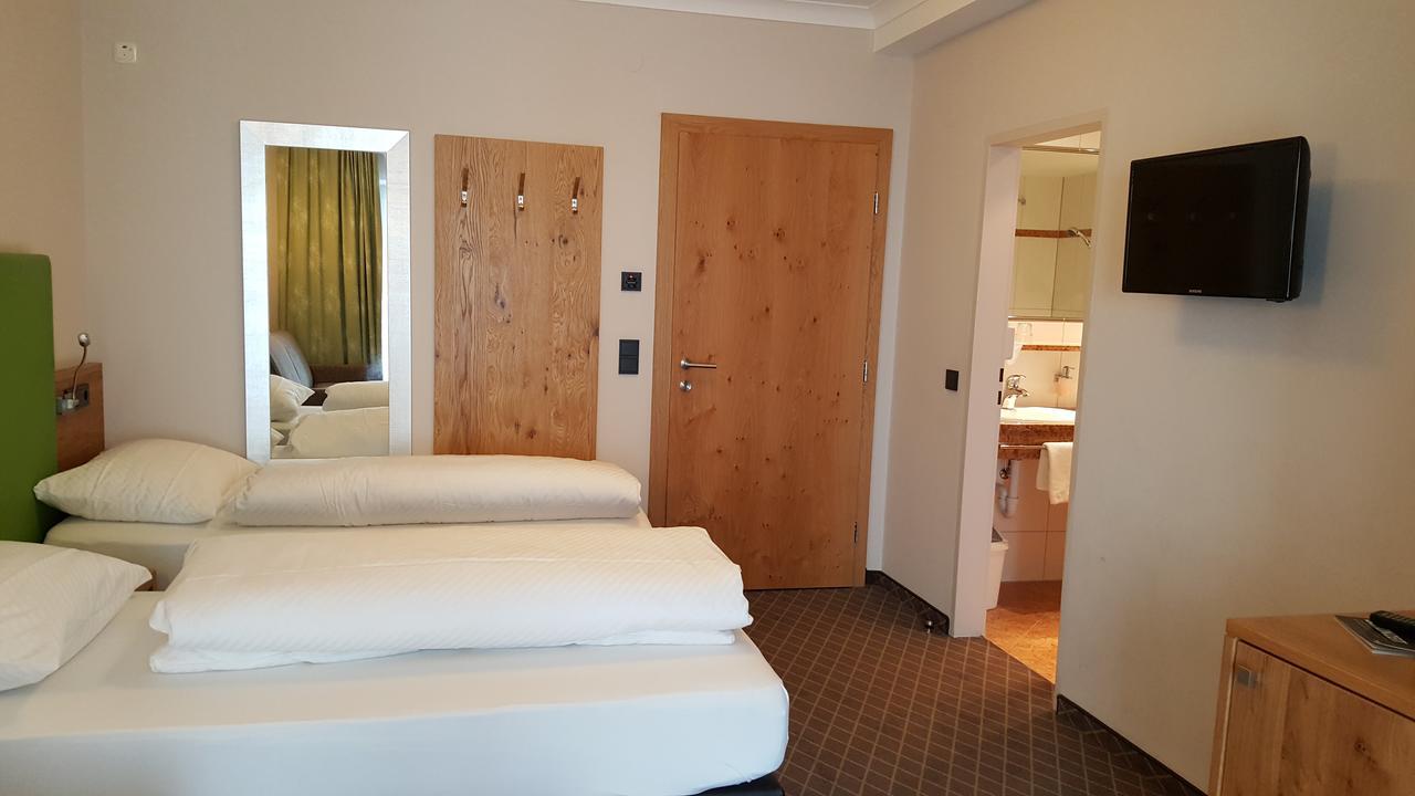 Hotel Mozart Landeck Esterno foto