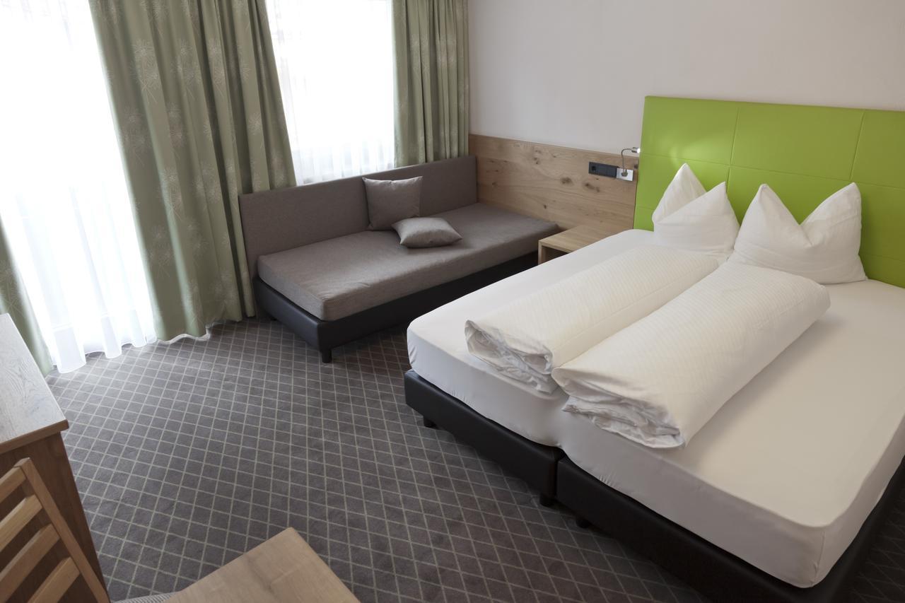 Hotel Mozart Landeck Esterno foto