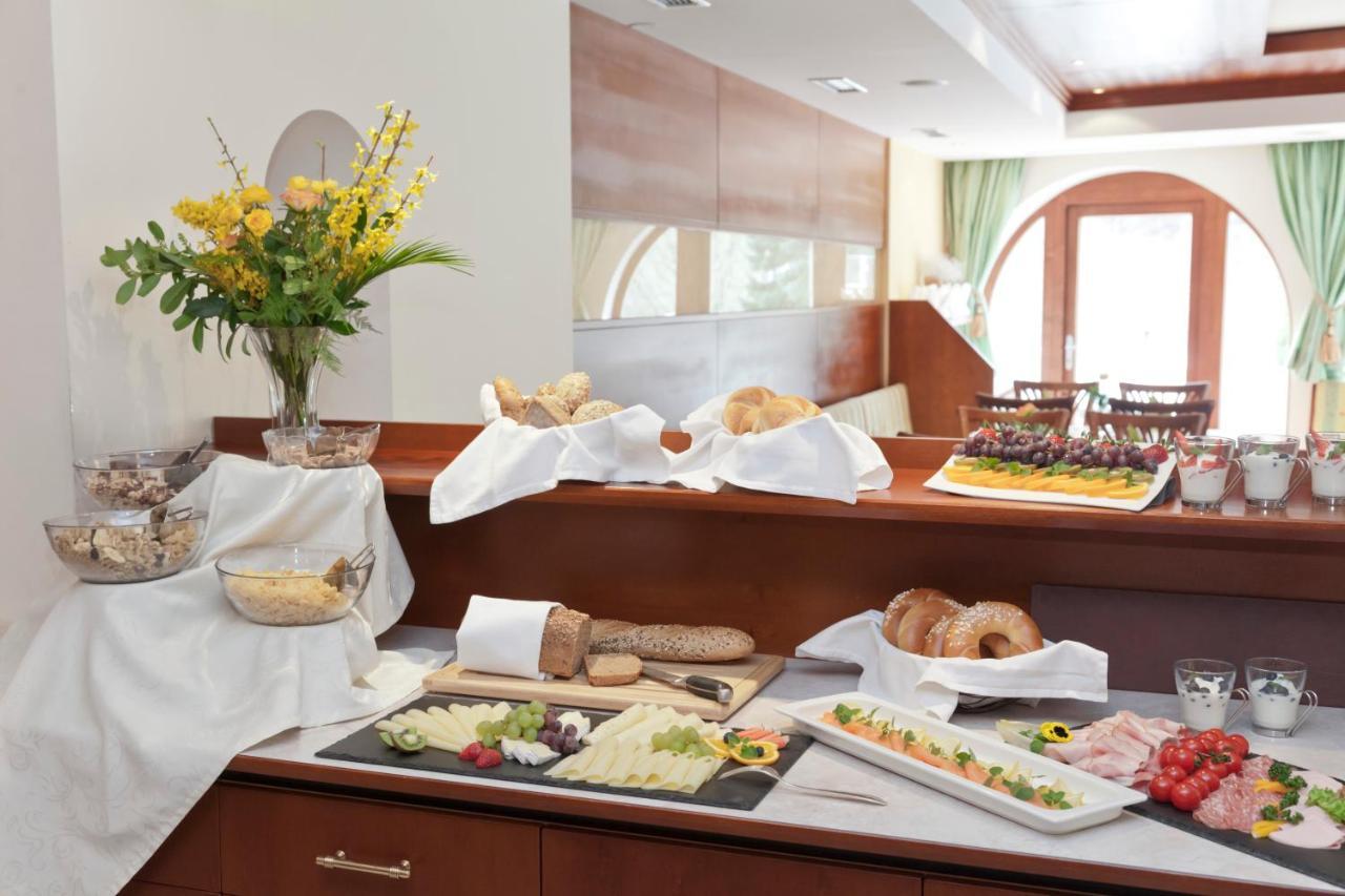 Hotel Mozart Landeck Esterno foto